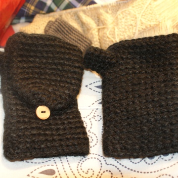 Black mittens / fingerless gloves